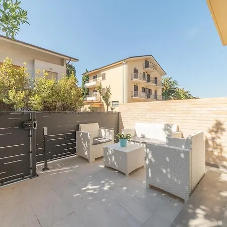 Leopardi Al Mare Nuovissimo